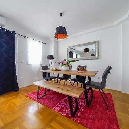 Luxury Petrica 아파트